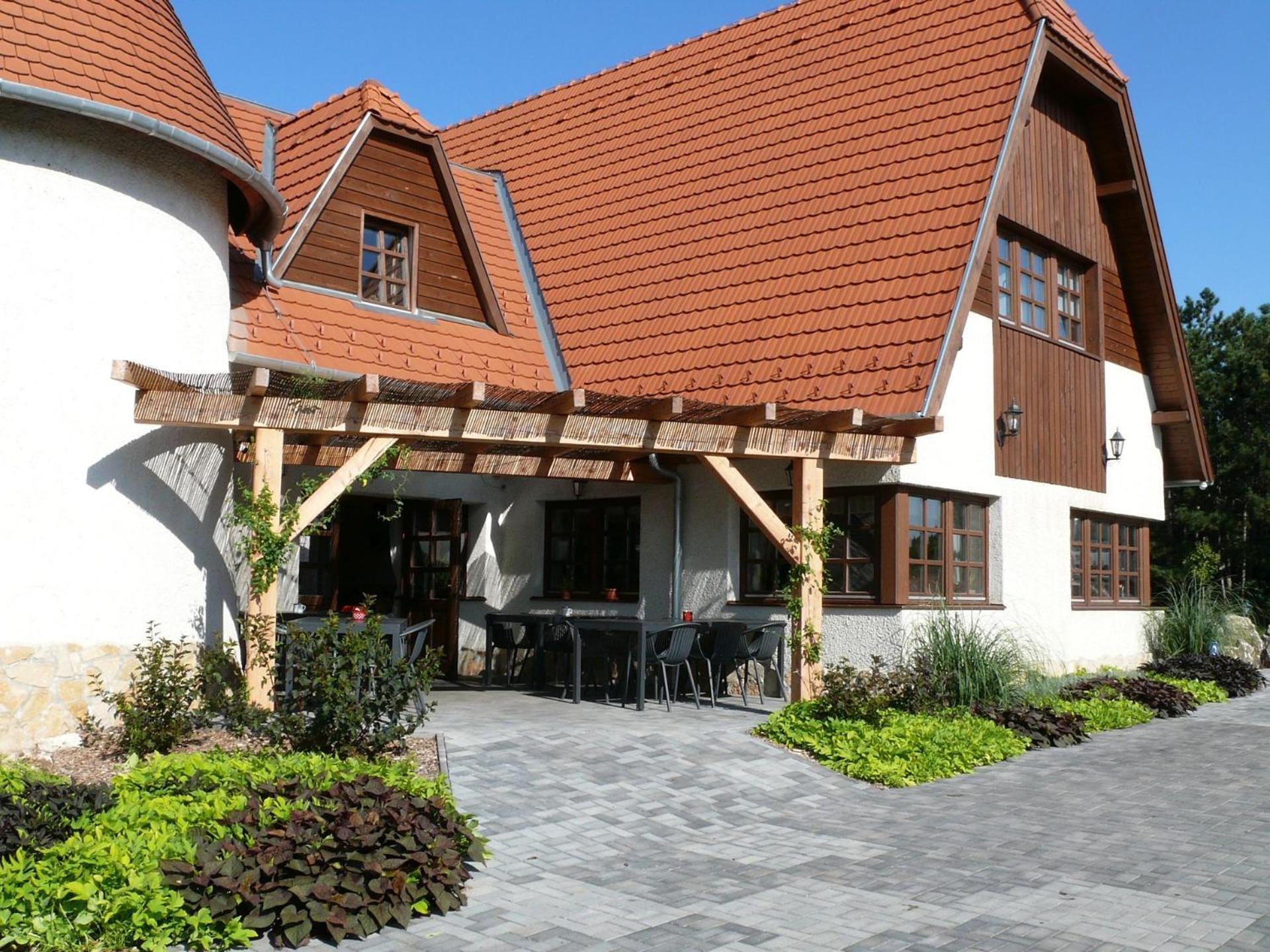 مبيت وإفطار Veszprém Kadarta Vendeglo Panzio المظهر الخارجي الصورة